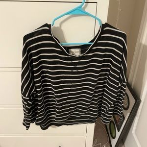 Cropped loose fitting top